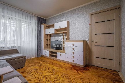 Київ, Космонавта Волкова вул., 14
