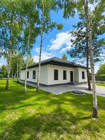 Продаж будинку в передмісті.