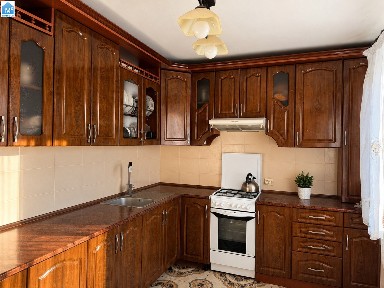 https://www.olx.ua/d/uk/obyavlenie/prostora-2-kmn-velika-kv-u-budinku-zakritogo-tipu-z-vlasnim-parkomstsem-z-remontom-meblyami-tehnkoyu-po-vul-sumgatska-ID10RSjE.html?bs=olxprolisting