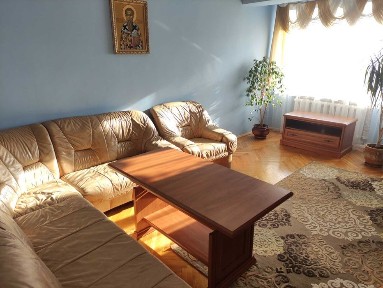 Продаж 3 кімнатна квартира, вул. Під Голоском 17б. Кімнати ізольовані. Велика засклена лоджія. Євроремонт.
