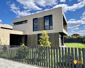 Продажа дома 230 м², 1-я Озерная ул.
