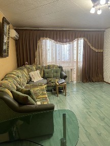 Продається трикімнатна квартира на Квадрате!