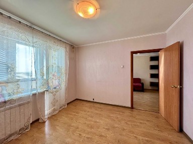 4 кімнатна квартира. вул. М. Закревського, 23. Початок Троєщини.