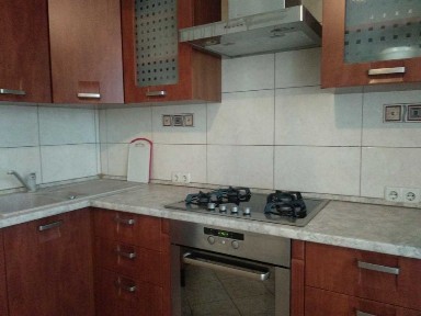 2 кімнатна близько до центру.