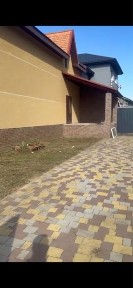 Продаж цегляного двоповерхового будинку