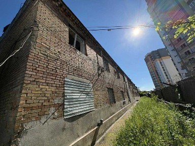Продається нежитлова окремо розташована будівля 1208,5м² від власника