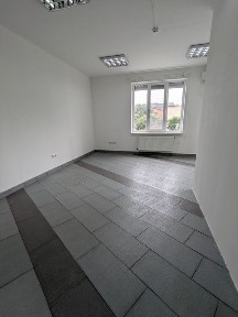 Терміновий продаж комерційного приміщення по вул. Угорницька 10а/ 40,7 м2, прохідне