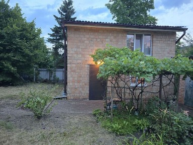 Продається затишна дача поруч із лісом