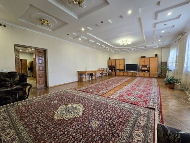Будинок 300 м2 цоколь 150 м2 є газ 15 соток біля Мегамаркет с. Гатне 3 км Теремки Київ Голосіївський район