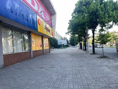 Пропонується в оренду приміщення у ТЦ на перехресті поруч з зупинкою