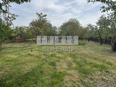 Продаж земельної ділянки з будинком Жуляни