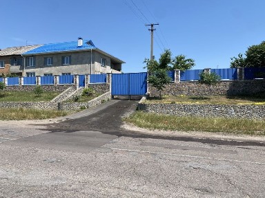 Просторий будинок біля річки - 371,5 м² | 2 гаражі | 14 соток | Лише 80 км від Києва | 145 000 $