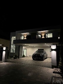 Сучасний авторський будинок в Совіньйоні.
