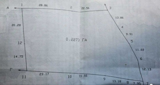 Будиночок та 63.5 сотих землі