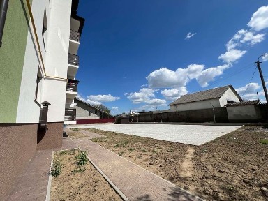 Продається простора 3-кімнатна квартира в новобудові м. Хуст з газовим опаленням