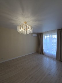 ЦЕНТР Паркове Містечко 1 кімнатна з ремонтом