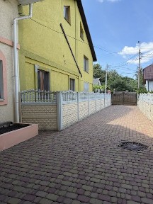 Продам частину будинку на вул. Руська, 5
