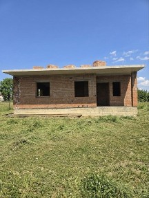 Продам зведену КОРОБКУ з РІВНОЮ ділянкою 6 сотих, с. ВЕЛИКИЙ КУЧУРІВ, є світло, газ поруч!