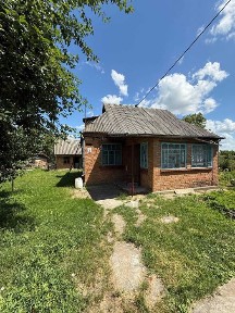 Продам цегляний будинок с. Медвежа