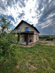 Продаж 2-поверхового будинку з ділянкою на 8 соток, 145 кв. м, 4 кімнати, на вул. Українська, с. Лука-Мелешківська
