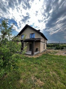 Продаж 2-поверхового будинку з ділянкою на 8 соток, 145 кв. м, 4 кімнати, на вул. Українська, с. Лука-Мелешківська