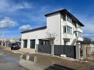 Продаж комерційного комплексу у Вишгороді 300 м², 8 соток, 7 км від Києва