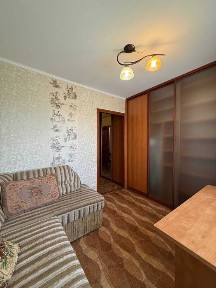 Продаж 3к квартири 67 кв. м на вул. Київська 12