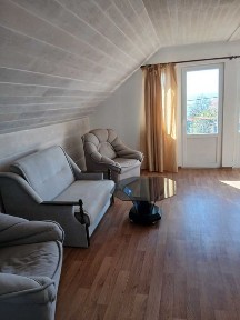 Аренда: 3-й этаж трехэтажного дома, 30 м. от моря