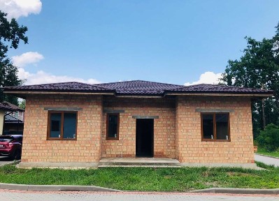Будинок в казковому і тихому місці в котеджному містечку