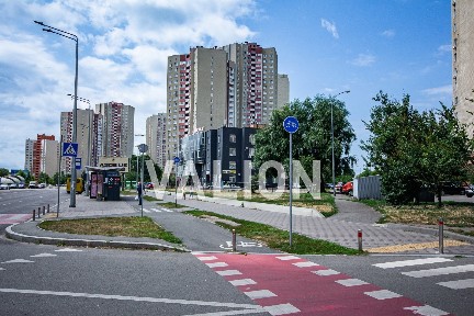 Київ, Мілославська вул., 4