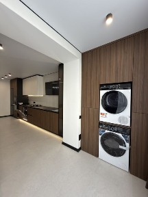 Продаж сучасної 2к. кв. з дизайнерським ремонтом