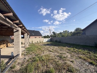 Продам земельну дліянку з забором і гаражем