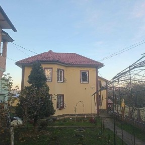 Продам будинок м. Снятин (2поверхи) + 7 соток + гараж