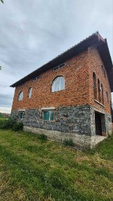 Продаж будинку у затишній локації.