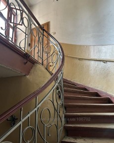 3-к, в. Вітовського. ближній центр