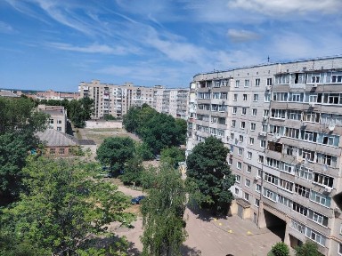 Оренда 2 кімнатної квартири по проспекту Лушпи, район 17 школи