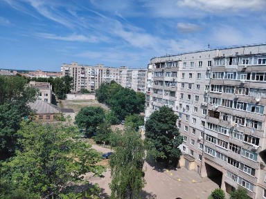 Оренда 2 кімнатної квартири по проспекту Лушпи, район 17 школи