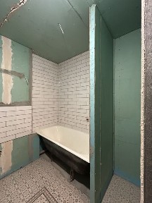 Продам 2к начало пр Богдана Хмельницкого 14а начат ремонт