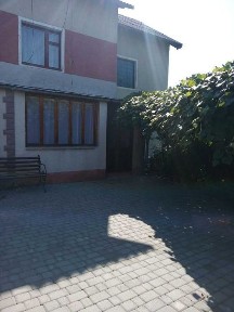 Продається будинок в центрі смт Глибока