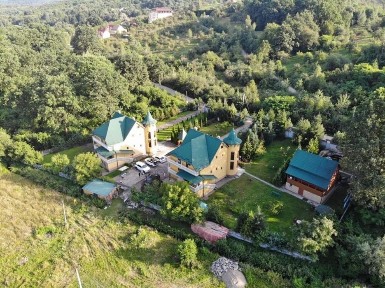 Продається гарний будинок з будиночком із зруба, Шаян.