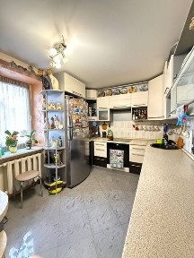 Продаж 3к + кухня студія вул. Зарічанська