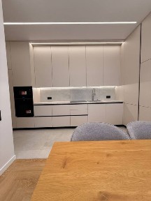 Продаж 2-кімнатної квартири з дизайнерським ремонтом у ЖК Uzh Towers
