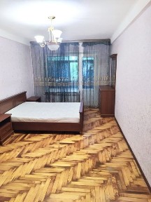 Оренда 3х кімнатної квартири у Шевченківському р-ні (Чарівна 48)