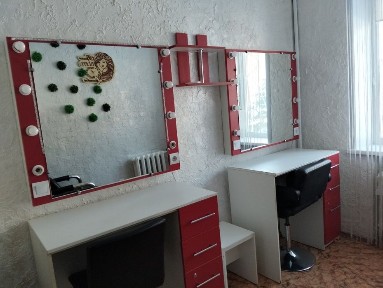 Здається в ОРЕНДУ робочі місця для ПЕРУКАРІВ, БРОВІСТА.