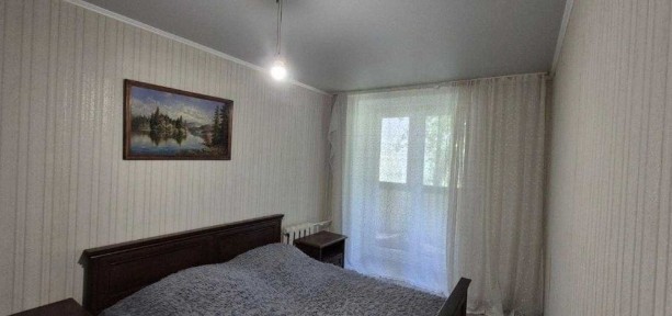Продам 2 кім квартиру біля метро Героїв Праці.