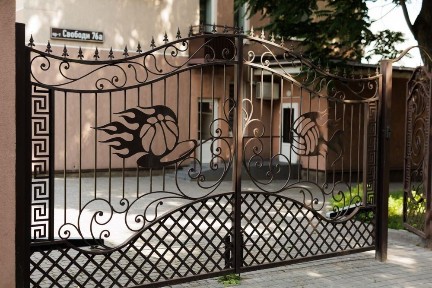 Продаж інвестиційного комерційного комплексу м. Кам'янське, проспект Свободи, 76А