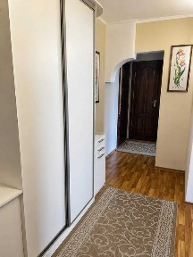 Продам 3 кімнатну квартиру на Боженка. Загальна площа 64 кв. м., на 2/9 поверсі