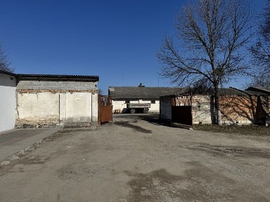 Магазин зі складськими приміщеннями