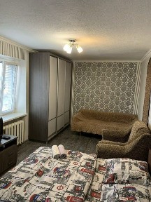 Своя 1-комнатная квартира посуточно метро Черниговская, ул. Сергеенко 23