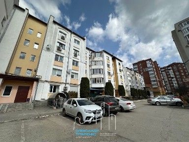 Продам ЕКСКЛЮЗИВНУ 3-кімнатну квартиру в самому центрі міста!